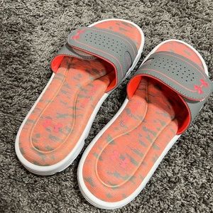 Womens Size 9 Under Armor Slides